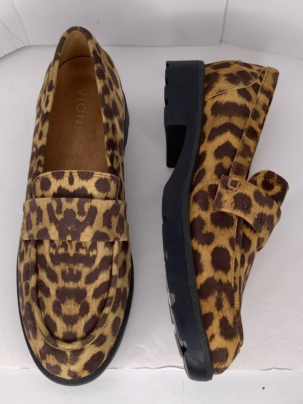 Vionic Cleo Leopard Print Brown/Tan Leather Women's Loafer Modern Preppy Sz 7M